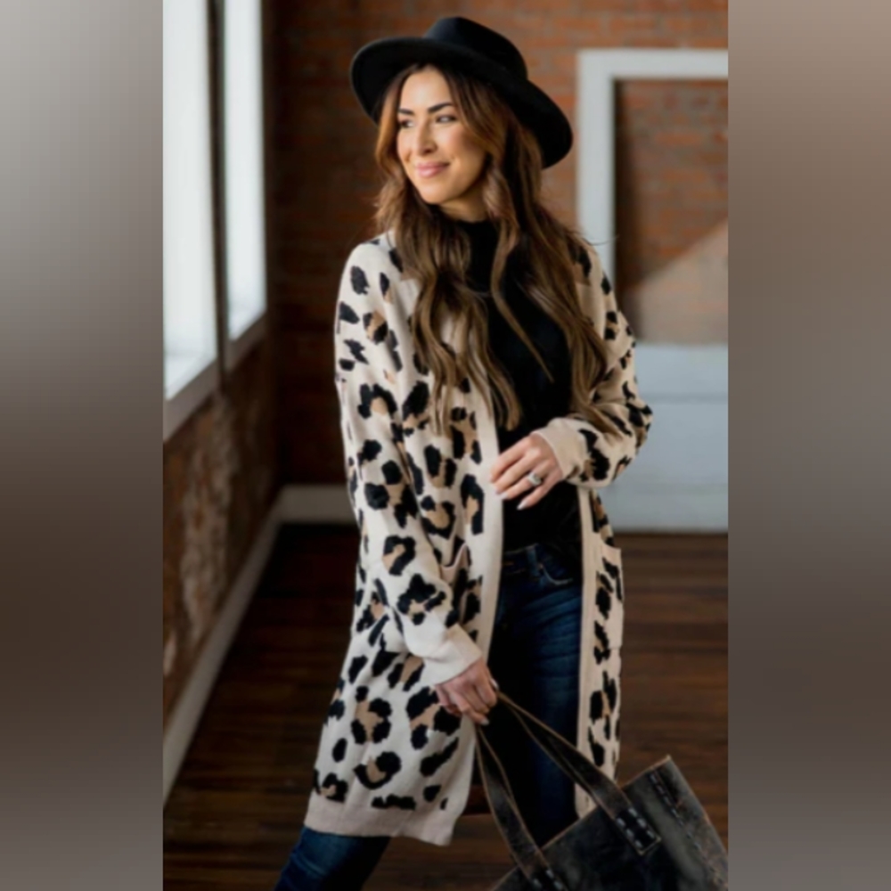Leopard 🐆 print women's XL cardigan